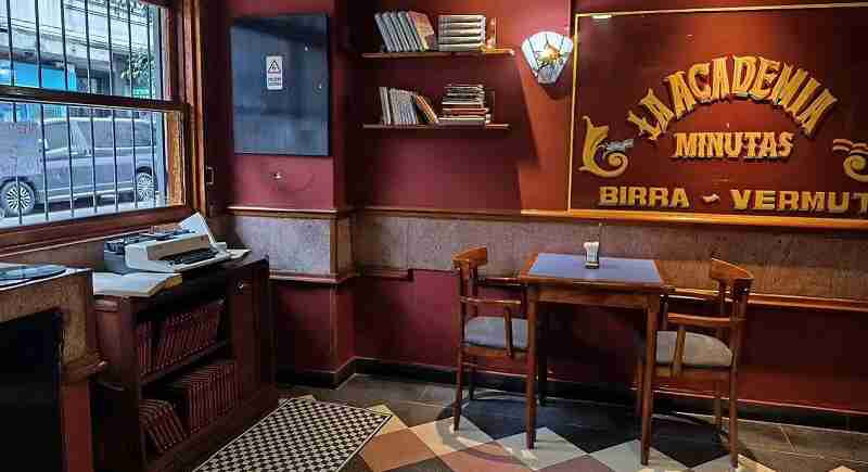 Balvanera: reabre el Bar La Academia en el local de Pippo en Montevideo al 300, estará abierto las 24 horas