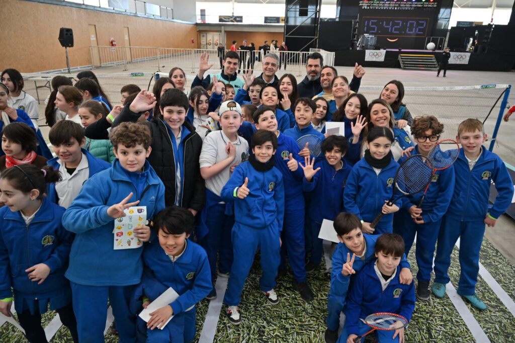Más de 800 chicos de escuelas porteñas celebraron en Villa Soldati el Día Olímpico con deportistas consagrados