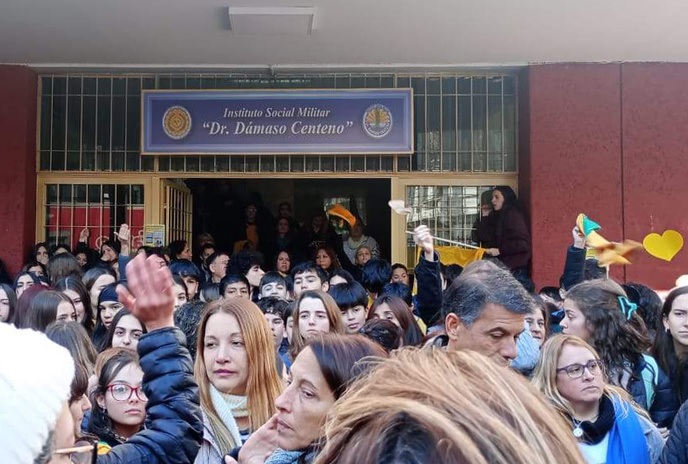 Caballito: docentes del Dámaso Centeno protestaron por mejores salarios