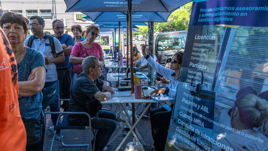 Las oficinas móviles del GCBA atenderán en la Plaza Balcarce, al límite de Saavedra y Núñez
