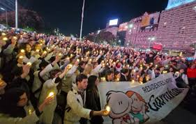 Noche de velas en el Obelisco con la comunidad del hospital Garrahan