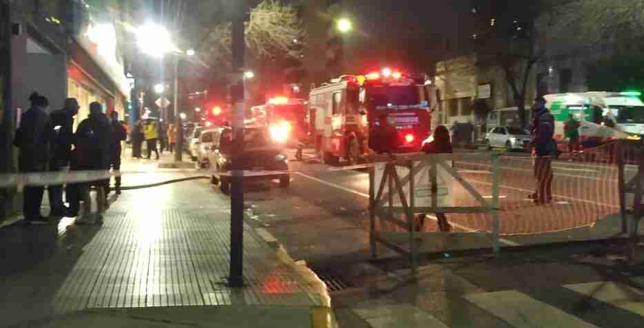 En medio de un corte de luz, incendio en un edificio de Independencia y Virrey Liniers, en el límite de Almagro y Boedo