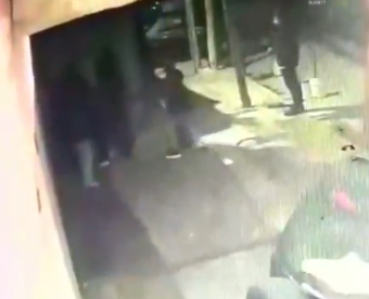 Violento asalto en Villa Lugano: una banda de jóvenes atacó a dos vecinos en la vía pública