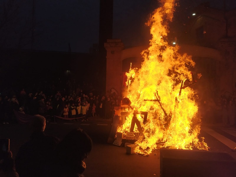 Quema del Muñeco del Abasto: fiesta comunitaria en el Parque de la Estación