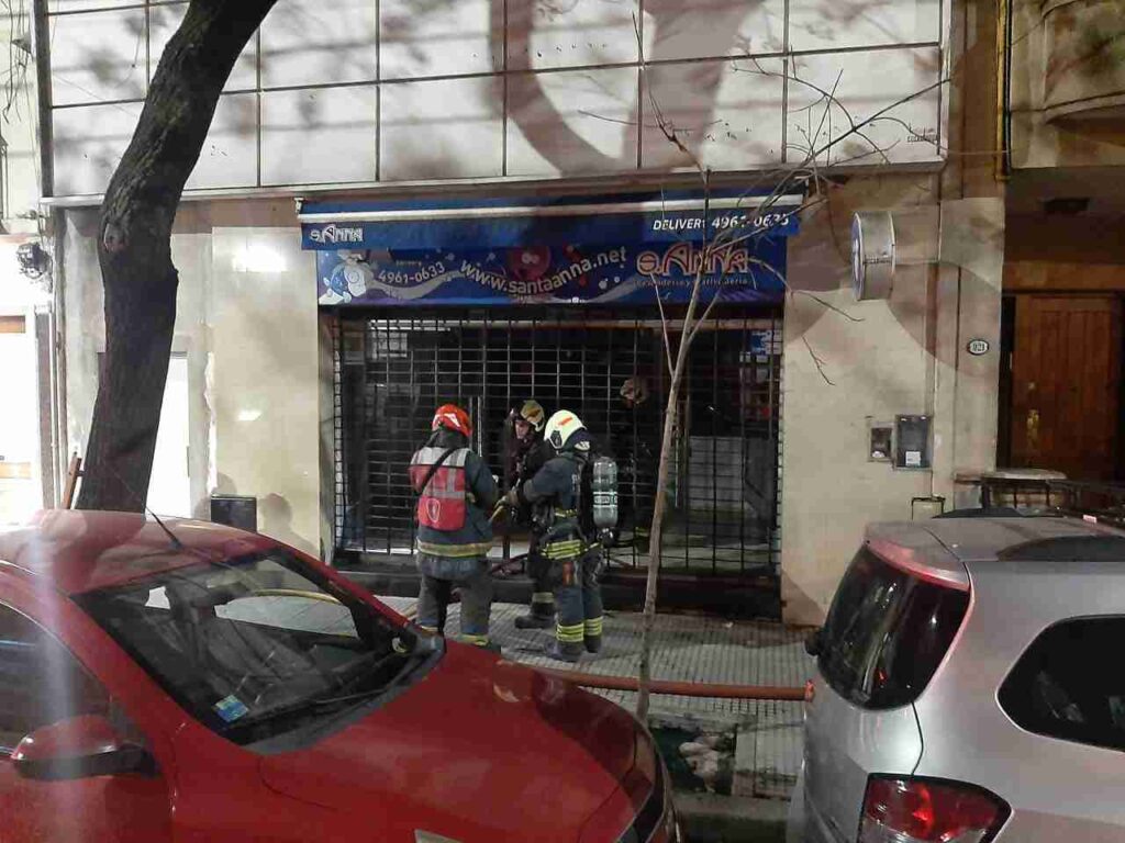 Abasto: incendio en un comercio de Jean Jaures al 900