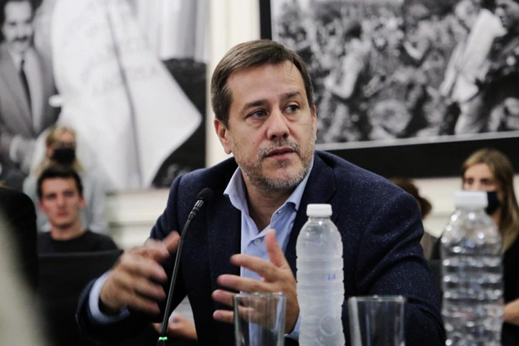 Recalde buscará su reelección y advierte que “hay un notable desgaste del Gobierno”