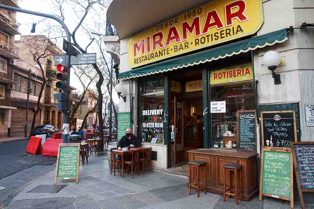 La Legislatura porteña celebró el 75º aniversario del bar notable Miramar