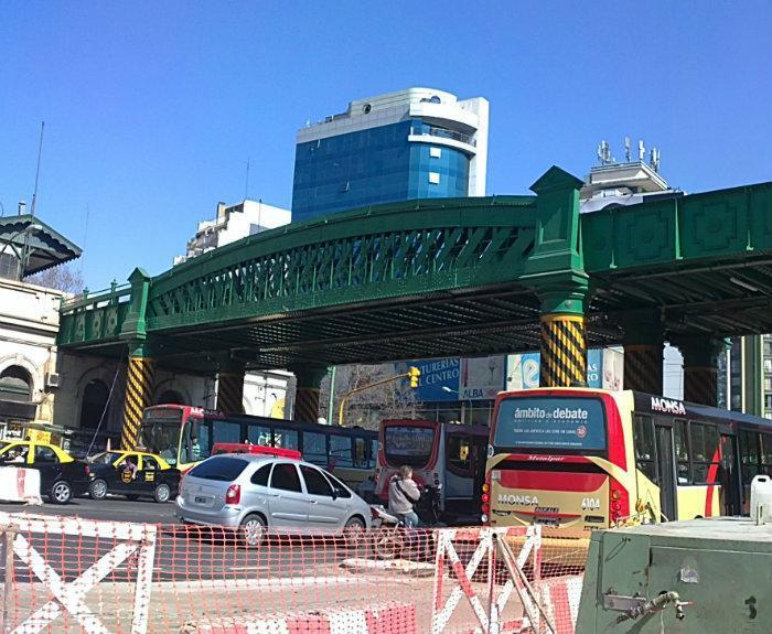 Un hombre y una mujer se arrojaron al vacío desde Puente Pacífico