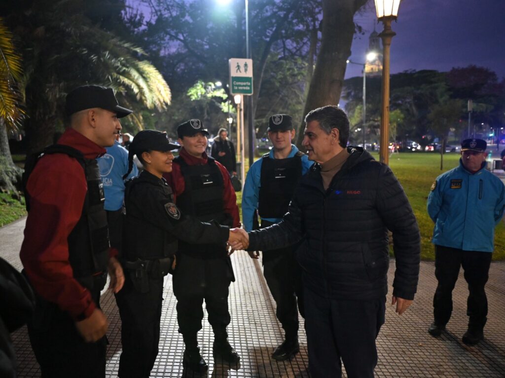 Los policías de la Ciudad incorporan chalecos antibalas con un chip electrónico para rastreo en tiempo real