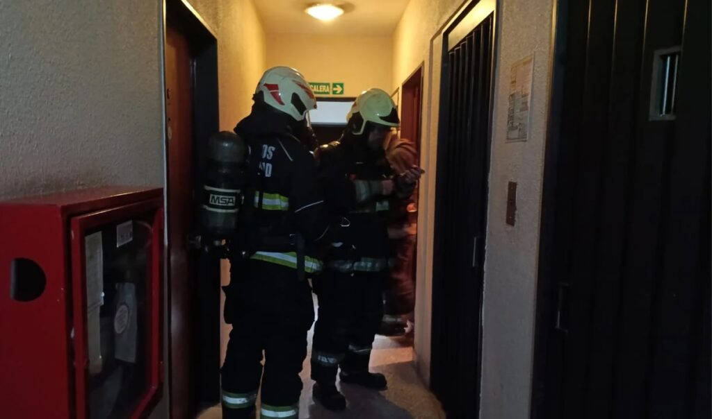 Evacuaron un edificio y hospitalizaron a cuatro personas por inhalación de monóxido de carbono cerca del Parque Saavedra
