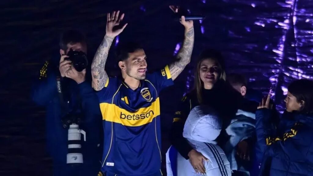 Boca Juniors presentó a Leandro Paredes en La Bombonera ante miles de hinchas