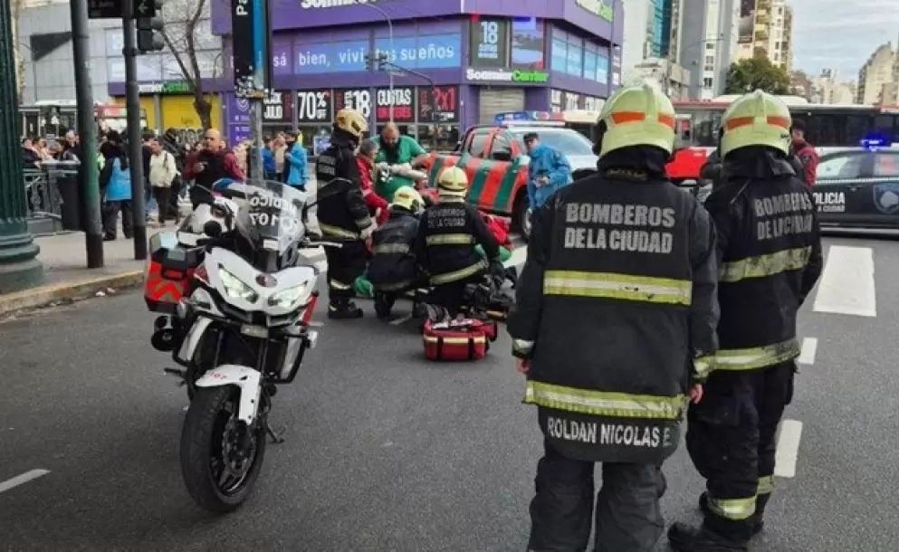 Un hombre y una mujer cayeron al vacío desde el Puente Pacífico de Palermo