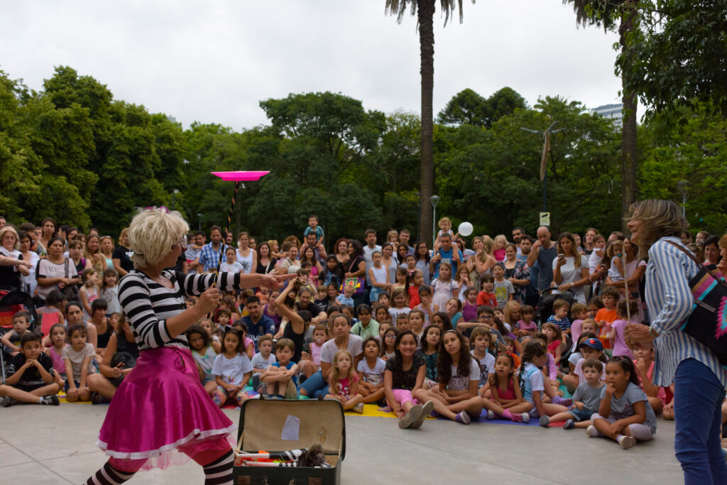 Comuna 12: en vacaciones de invierno, habrá juegos y espectáculos en las plazas Alem y Zapiola