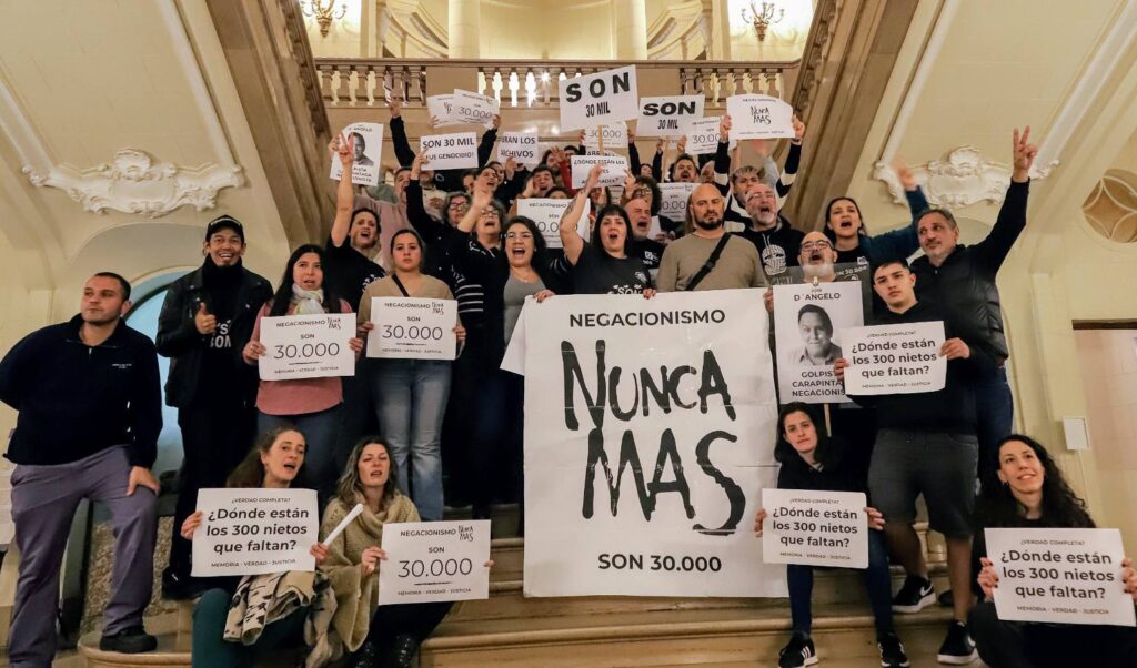 Legislatura porteña: protesta de legisladores y trabajadores contra un acto con José D’Angelo que fue convocado por la legisladora Fleitas de LLA