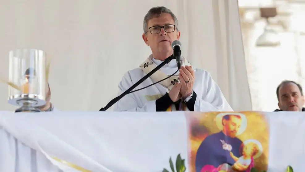 “No podemos desentendernos de los que sufren, de los que revuelven la basura y no lo hacen porque les gusta”