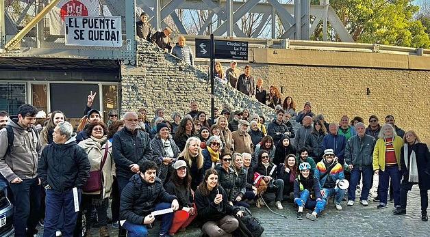 Se pospone el debate por la descatalogación del Puente Ciudad de la Paz mientras vecinos piden su conservación