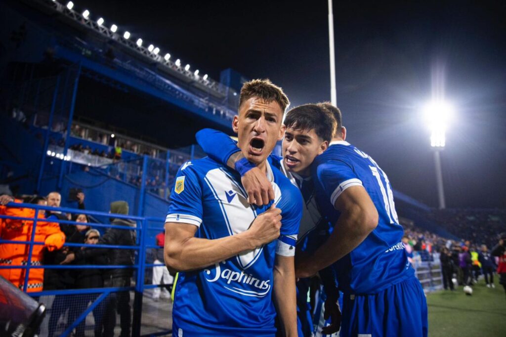 Rojo de euforia: Vélez volvió al gol y recuperó la sonrisa
