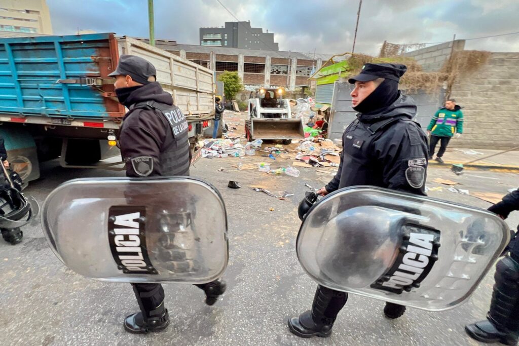 Desalojaron a los cartoneros de La Lechería, un predio ferroviario de Villa del Parque