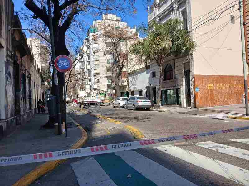 Almagro: cortaron Bulnes, altura Perón, por el recambio de luminarias