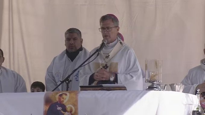 García Cuerva en Liniers por San Cayetano: “No podemos desentendernos de los que sufren, de los que revuelven los tachos de basura buscando algo para comer”