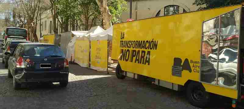 Las ferias barriales ahora se hacen sobre la vereda para no interrumpir el tránsito