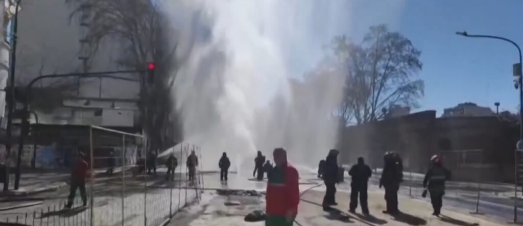 Palermo: escape de gas por la rotura de un caño durante las obras en el Metrobus de Juan B. Justo