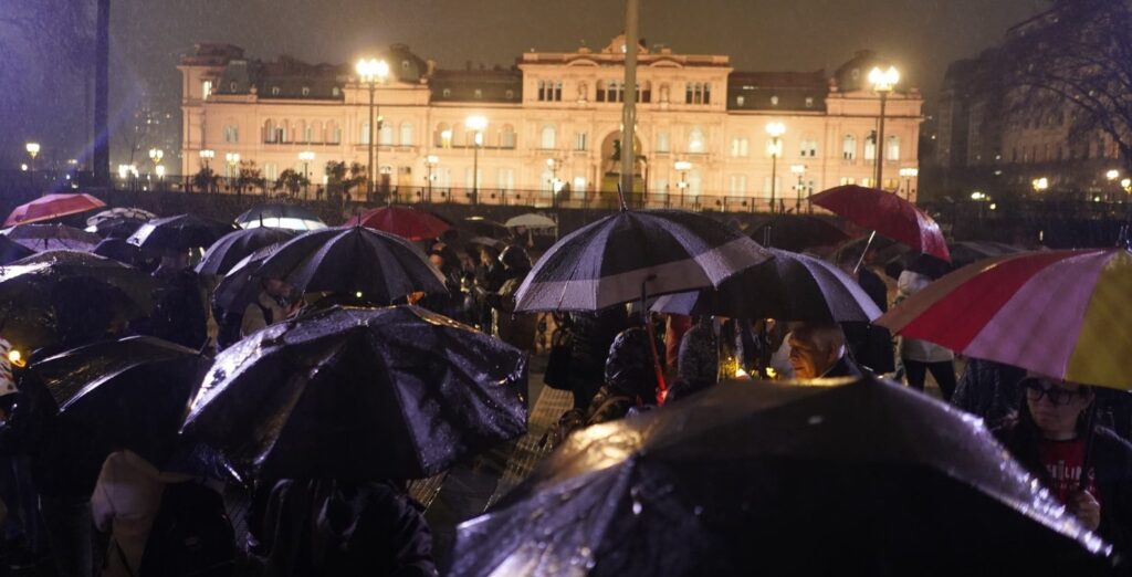 Hubo vigilia en Plaza de Mayo contra el veto de Javier Milei a la Ley de Discapacidad