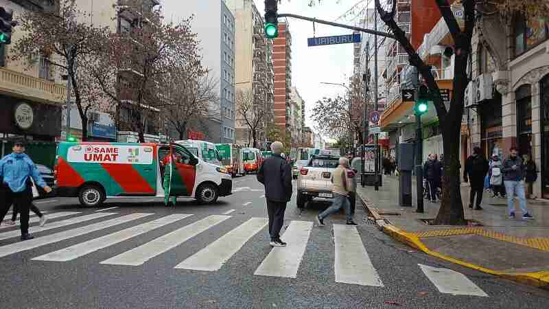 Dos detenidos acusados de tirar una granada de humo en una regalería de Once: investigan amenazas a comerciantes de la zona