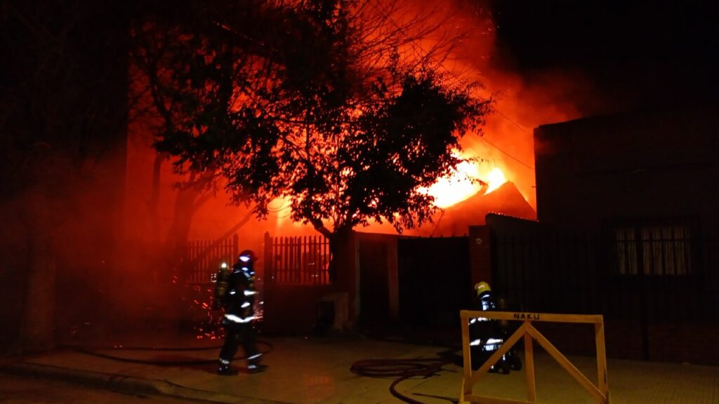 Dos personas heridas tras un incendio en Villa Soldati