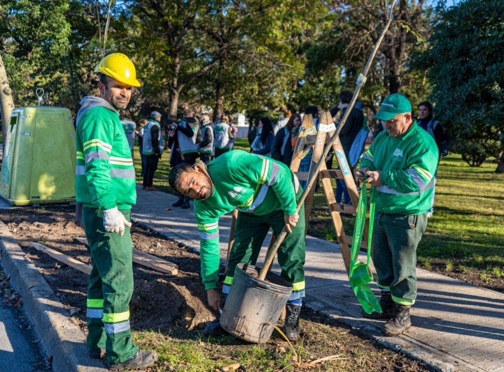 Día del Árbol: vecinos voluntarios plantarán 500 ejemplares nativos en la barranca del Camino de Sirga en Villa Lugano