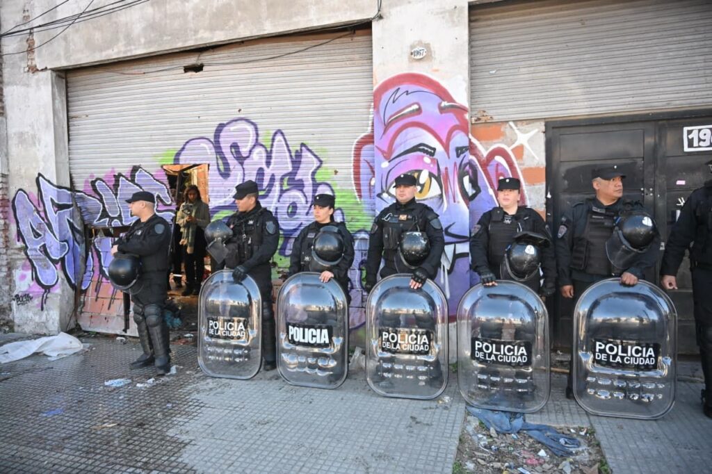 Dos detenidos en Villa Crespo tras el desalojo de un inmueble tomado