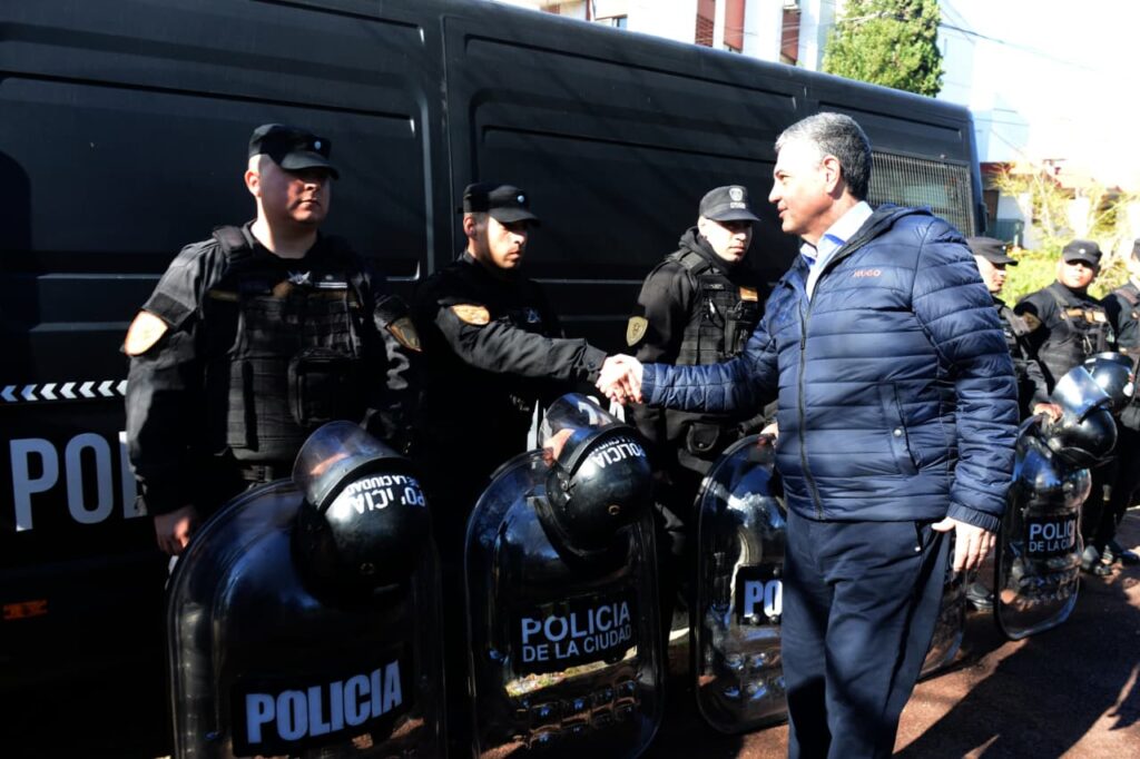 Con críticas a la gestión anterior, el GCBA desalojó a vendedores del Parque Saavedra y se suma a operativos en Chacarita, Once y otros barrios