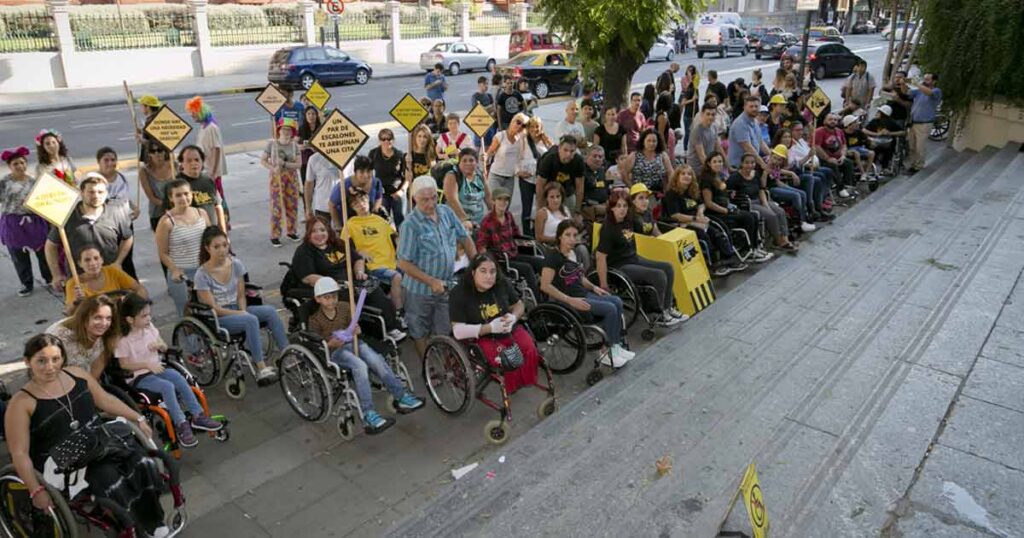 Accesibilidad: La Ley 962 no está garantizada en plazas, parques y museos de la Ciudad