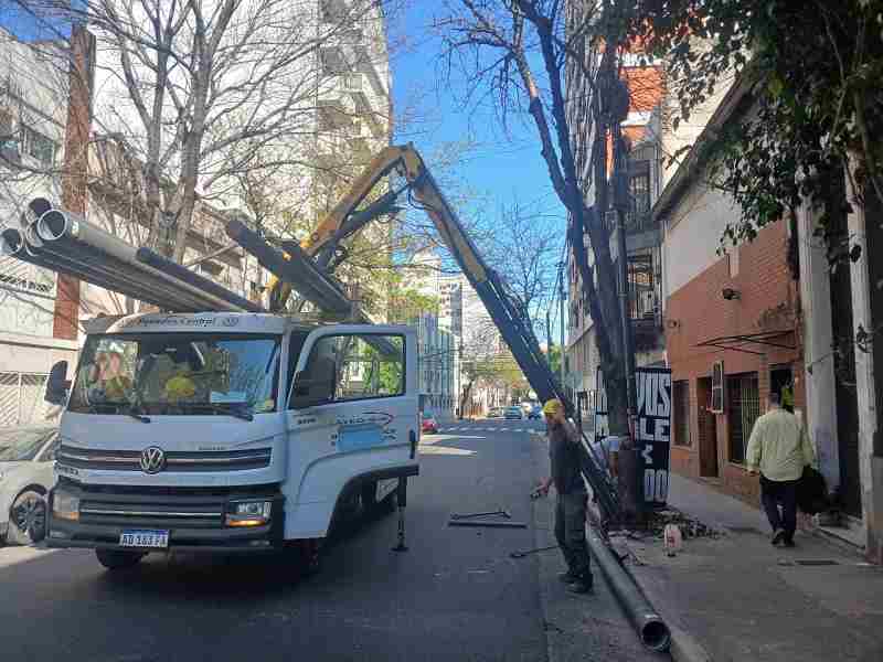 Almagro: corte en Maza, altura Yrigoyen, por el cambio de una luminaria