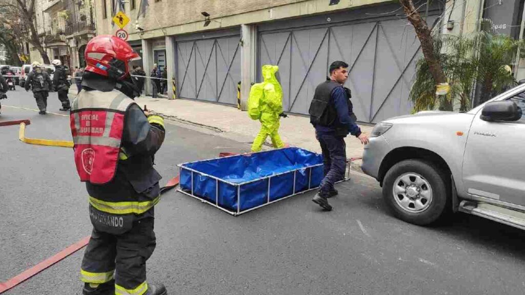Balvanera: 500 evacuados por el derrame de cianuro de hidrógeno en un laboratorio en Moreno al 2000