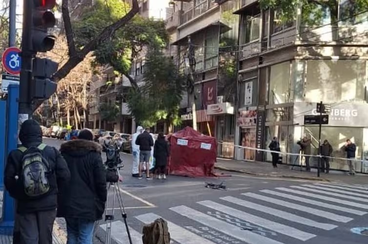 Palermo: colgarán una bicicleta blanca en memoria de un ciclista atropellado