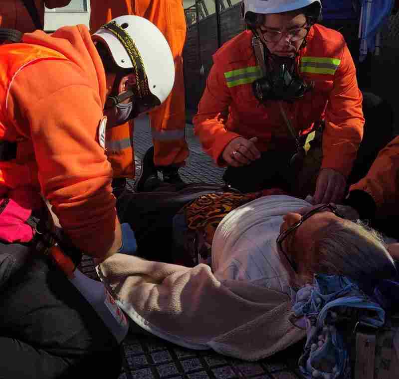 Represión en la marcha de jubilados en Congreso: al menos 10 personas heridas, dos hospitalizadas