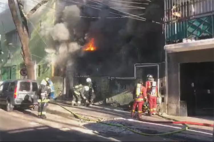 El Incendio de un conventillo en La Boca dejó un muerto, ocho heridos y 13 familias en la calle