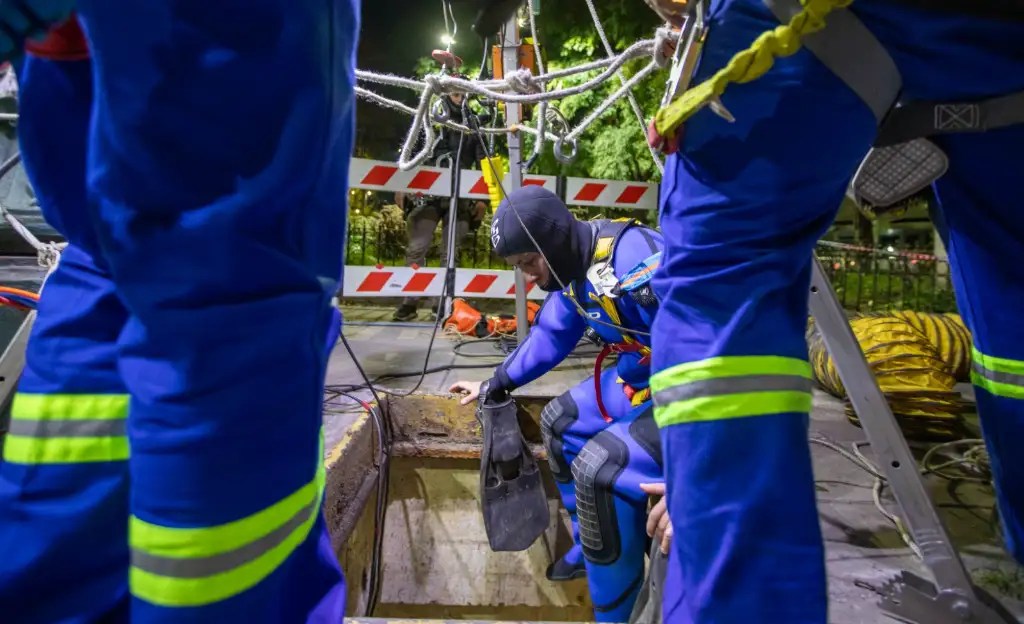 Podría afectarse el servicio agua en Saavedra por tareas de inspección de conductos subterráneos