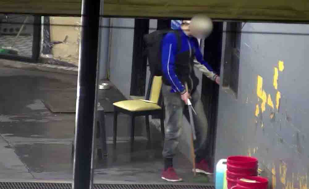 Detienen en el barrio a un hombre que intentó robar un comercio armado con un cuchillo