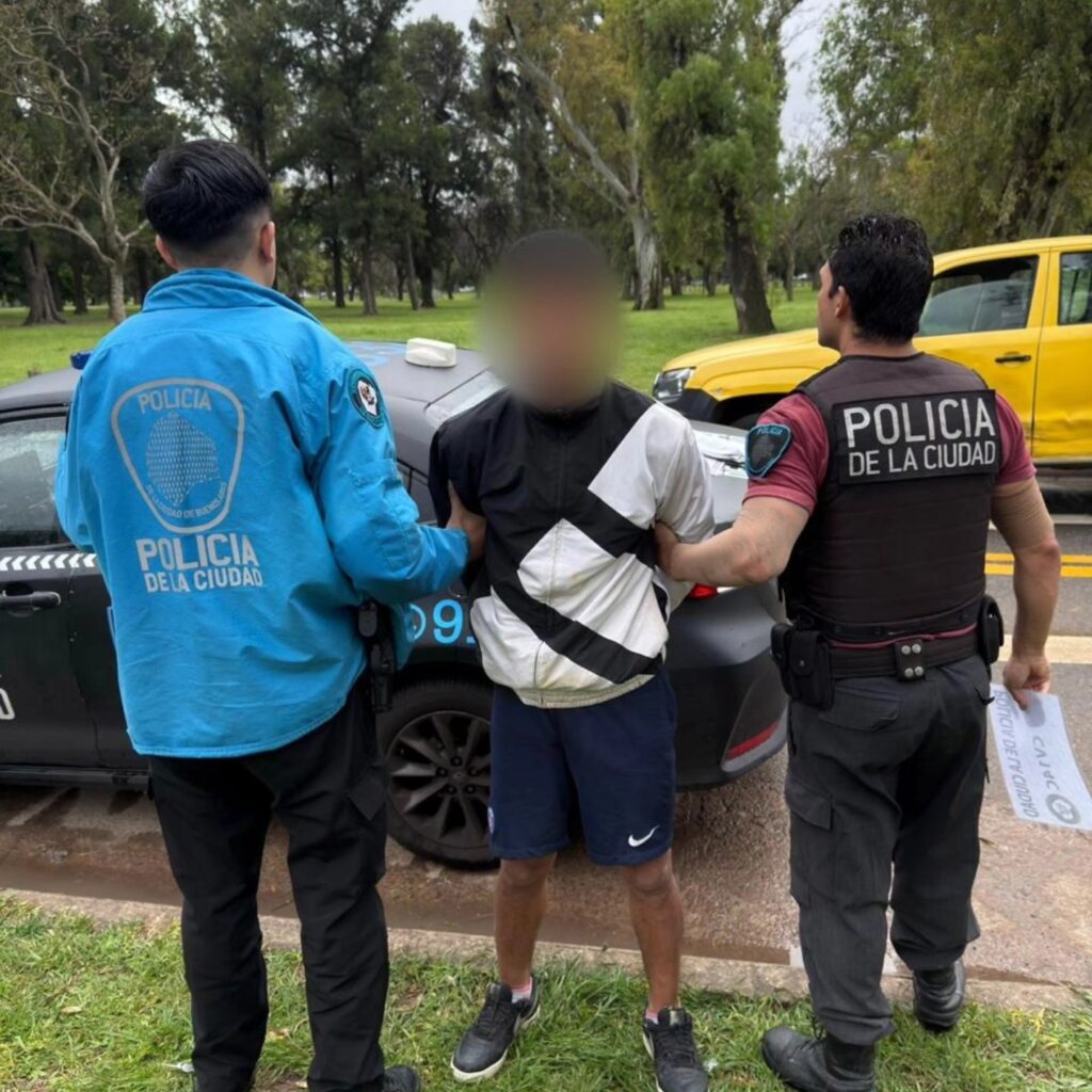 La Policía de la Ciudad detuvo a dos ladrones que robaron el auto de un remisero en Palermo