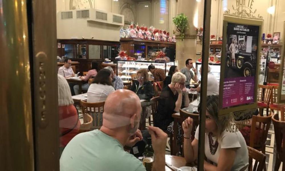 Buenos Aires vive la cuarta edición de “La Noche de los Bares Notables”