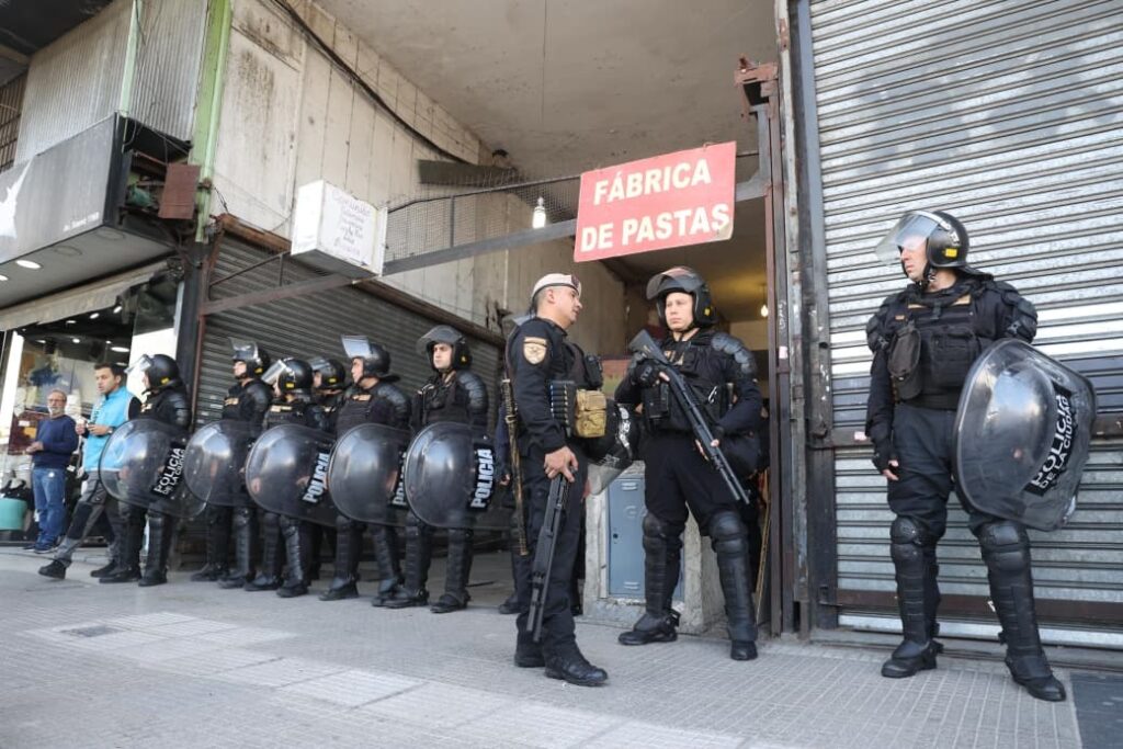 La Policía de la Ciudad desalojó la “Galería del terror” de Nueva Pompeya: vivían unas 100 personas y estaba ocupada hace 20 años
