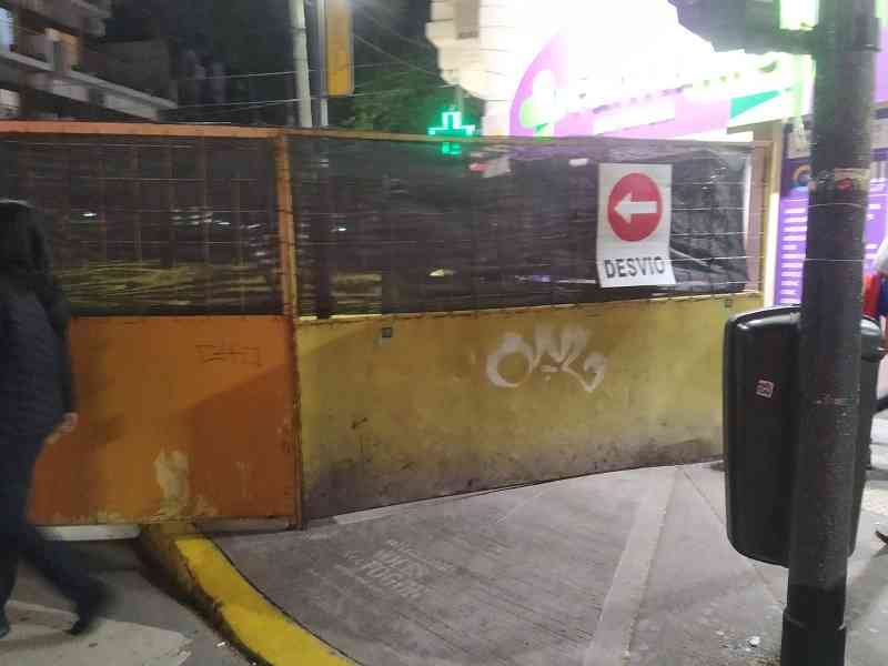 Almagro: obras en Medrano y Corrientes reducen la calle y la vereda