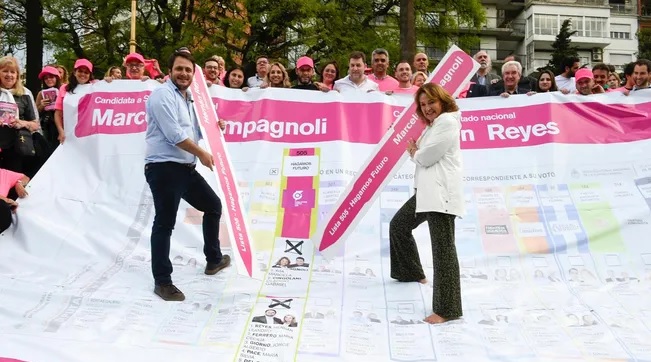 La Coalición Cívica cerró la campaña de CABA en Barrancas de Belgrano con los candidatos Hernán Reyes y Marcela Campagnoli