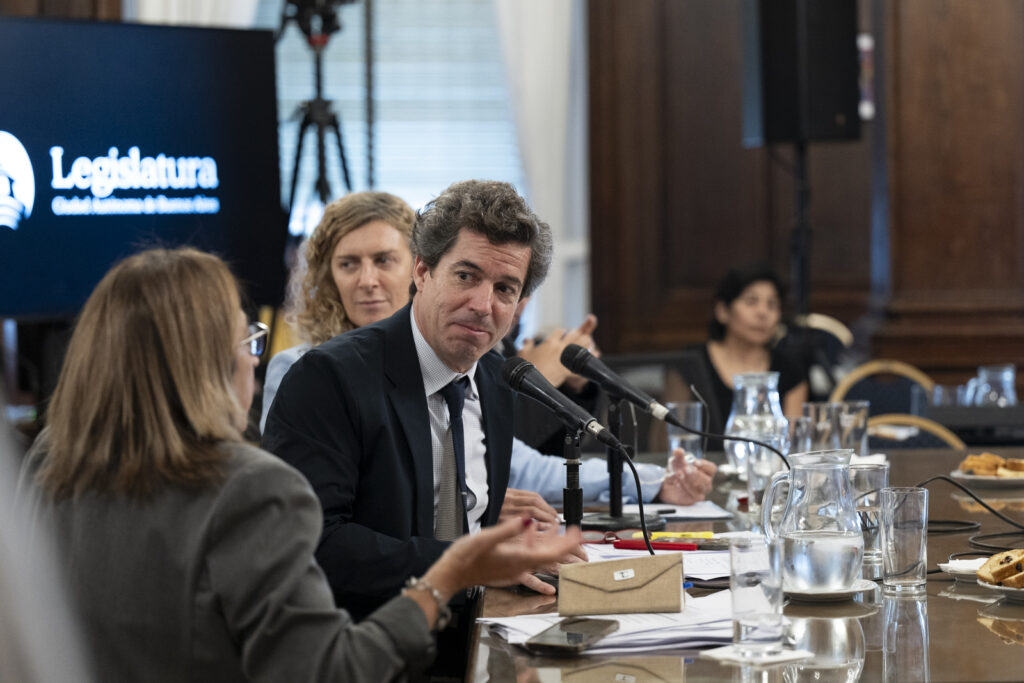 Legislatura porteña: el Ministro de Infraestructura destacó el reservorio de Parque Sarmiento y el ramal Larralde