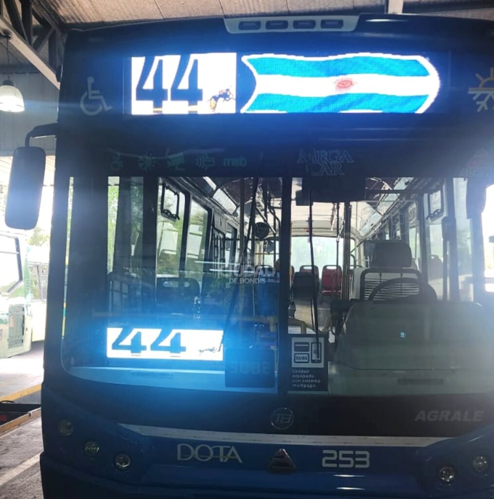 La línea 44 de colectivos tiene su primera unidad 100% eléctrica