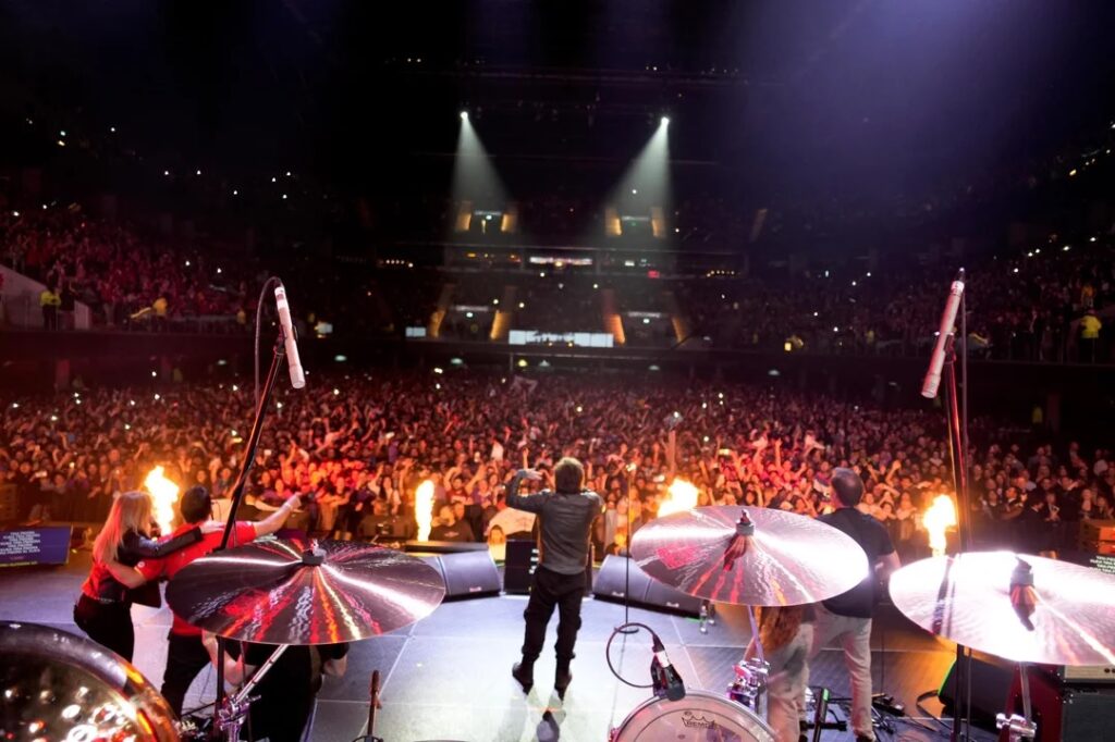 Milei en el Movistar Arena pidió que los votantes “no aflojen” y cargó contra los “kukas tira piedras”