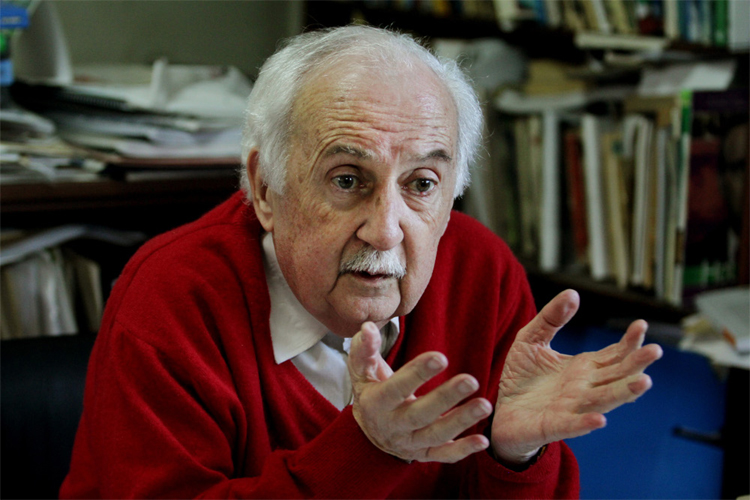 El Gobierno eliminó el ingreso que percibía Norberto Galasso desde que fuera nombrado Embajador de la Cultura Argentina