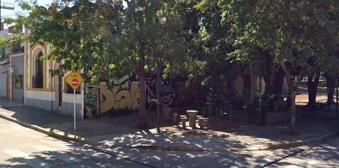 Piden llamar “Familia Bibas” a una plazoleta del barrio de Saavedra